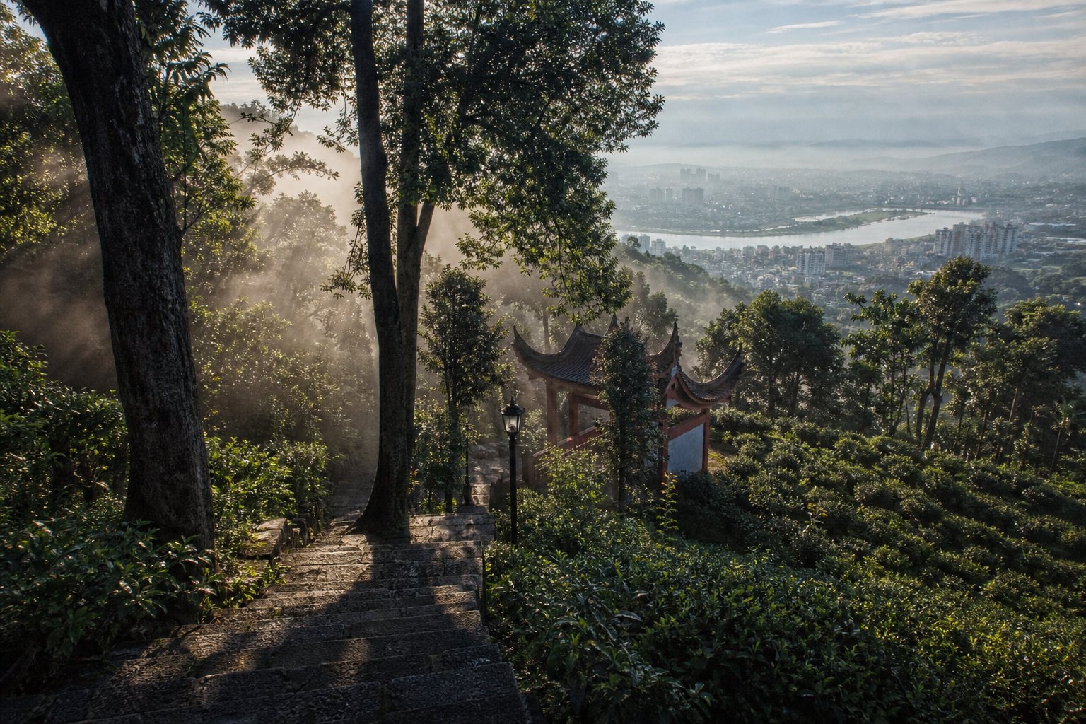 桂平西山晨雾石阶