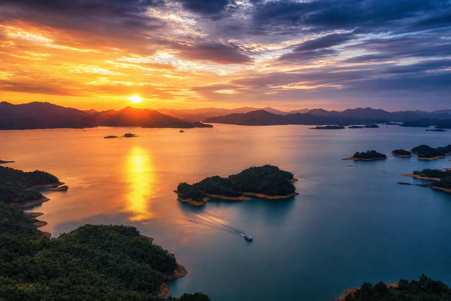 万绿湖航拍黄昏