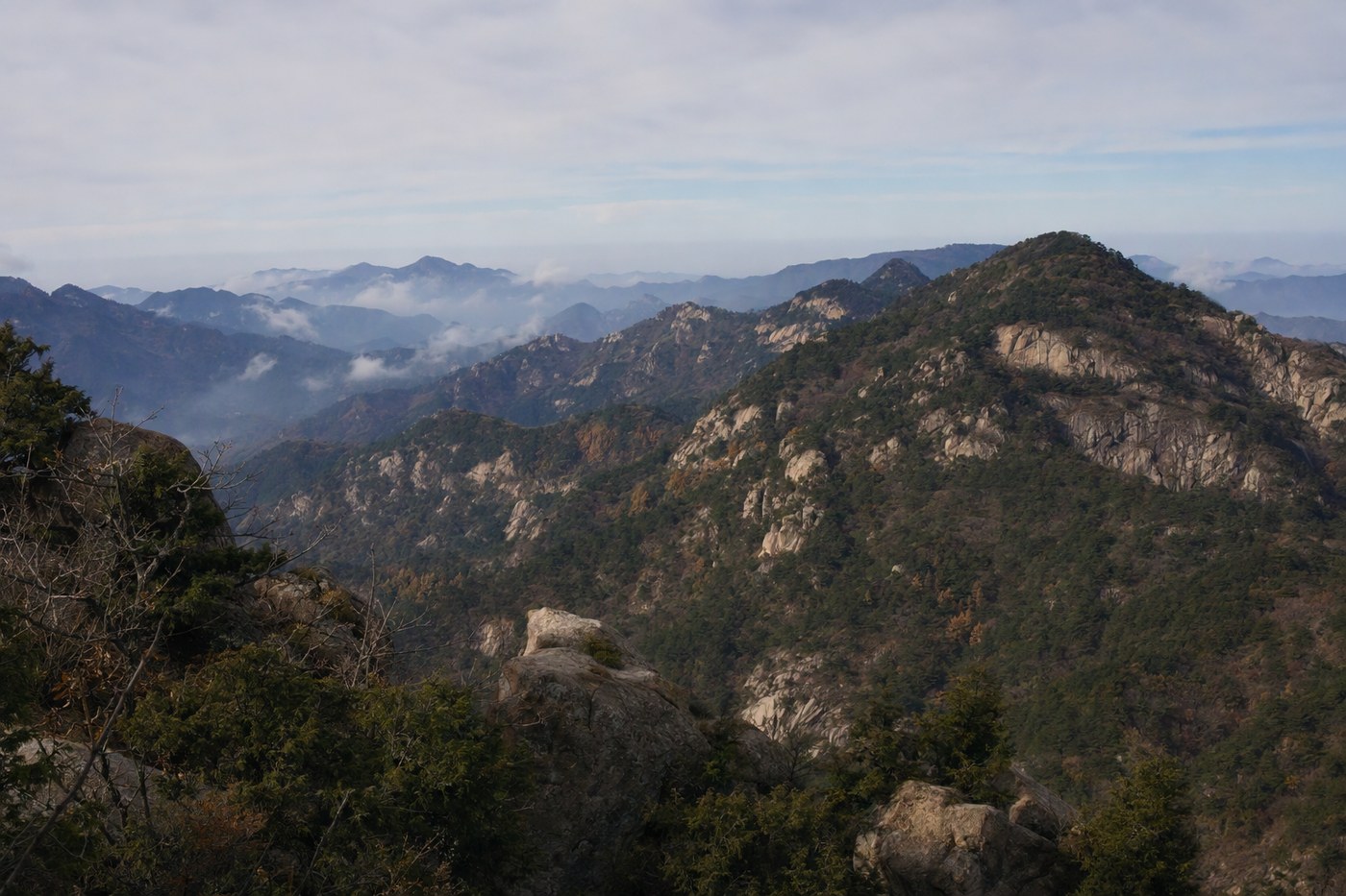 洛阳嵩县白云山伏牛山层叠山岭场景示意